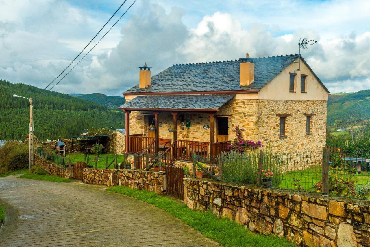 Apartamentos Rurales Tia Vicenta ซานตาเอวลาเลีย เด โอสโกส ภายนอก รูปภาพ