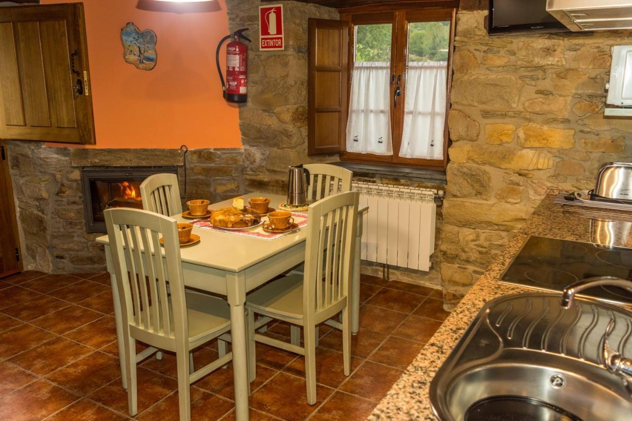 Apartamentos Rurales Tia Vicenta ซานตาเอวลาเลีย เด โอสโกส ภายนอก รูปภาพ