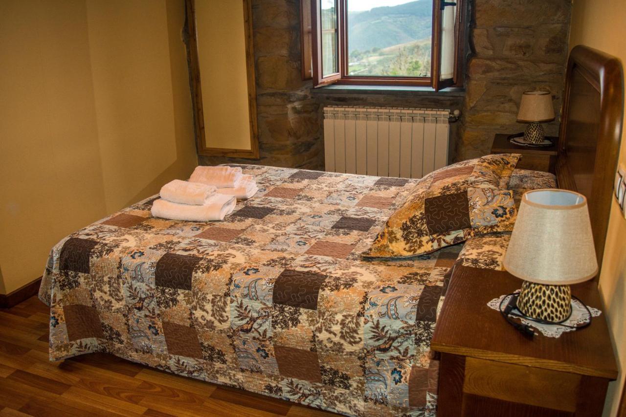 Apartamentos Rurales Tia Vicenta ซานตาเอวลาเลีย เด โอสโกส ภายนอก รูปภาพ