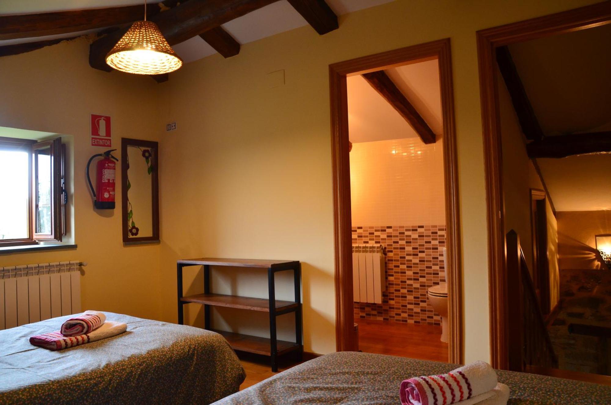 Apartamentos Rurales Tia Vicenta ซานตาเอวลาเลีย เด โอสโกส ภายนอก รูปภาพ