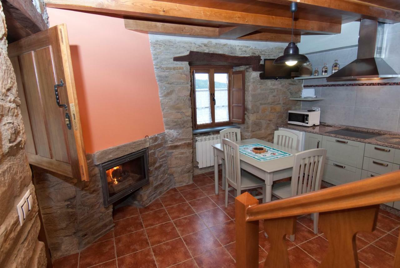 Apartamentos Rurales Tia Vicenta ซานตาเอวลาเลีย เด โอสโกส ภายนอก รูปภาพ
